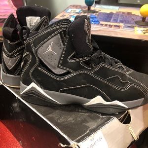 Boys Jordan True Flight size 4